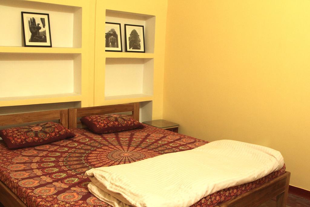 Lotus Paying Guesthouse Varanasi Exterior photo